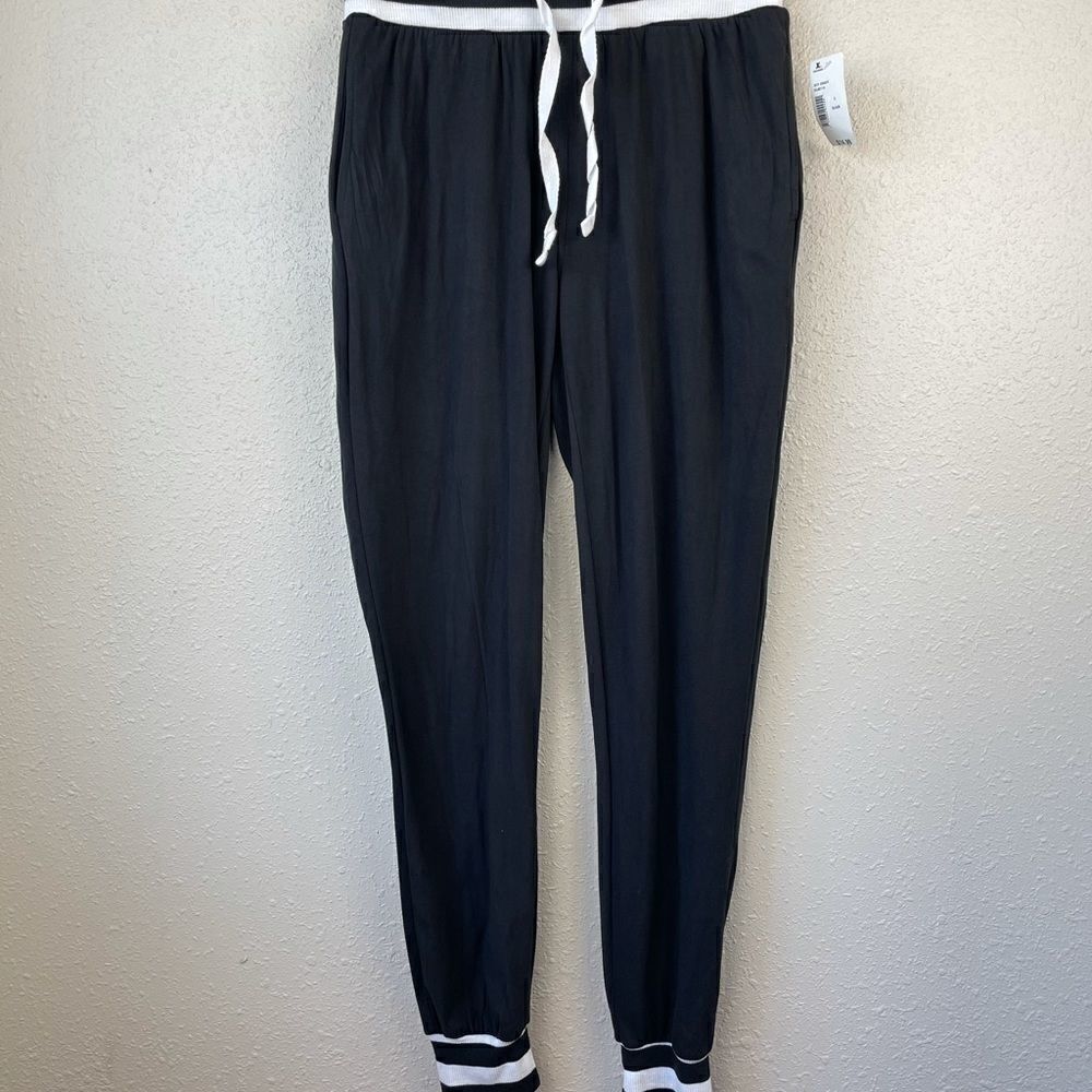 NWT I’m in Love With Derek Stretch Sweatpants